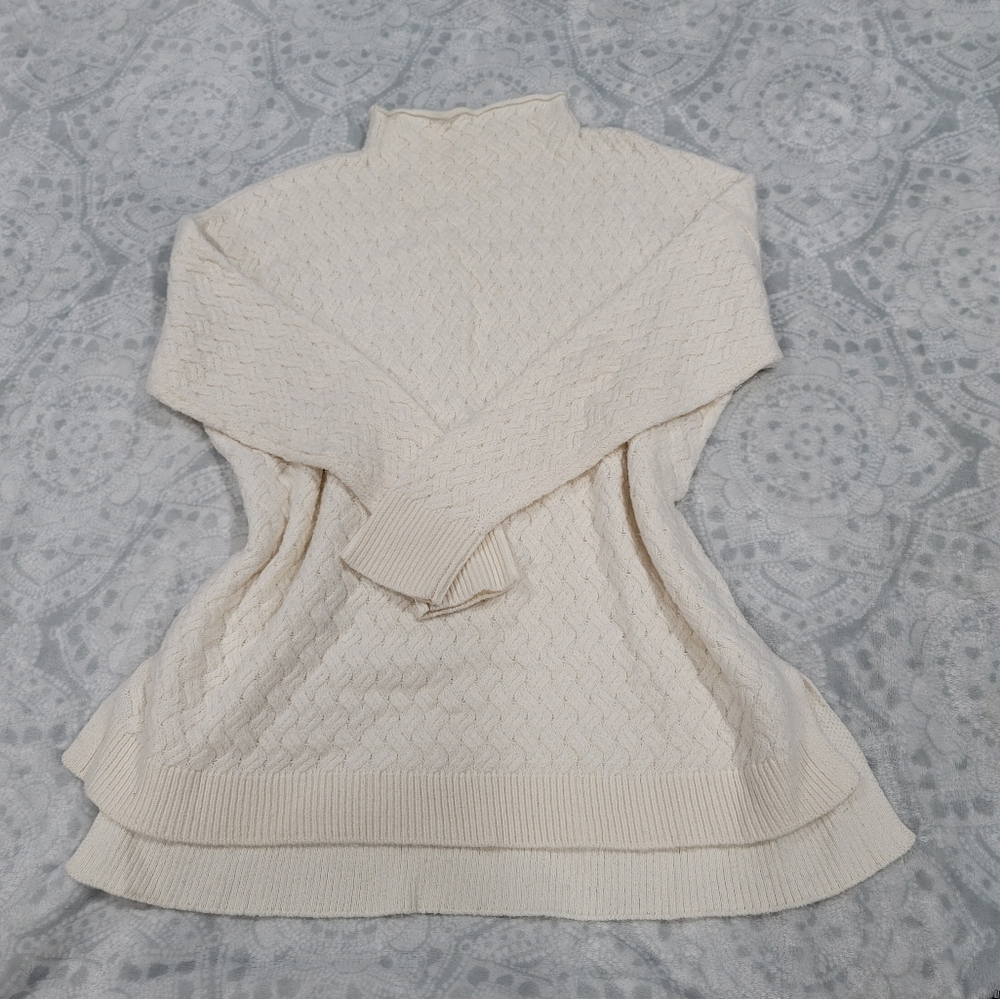 Elegant Cream Sweater Vince Camuto r, petite size M, 57% cotton, turtleneck